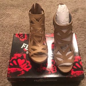 New size 8 Fergie Nude Heal